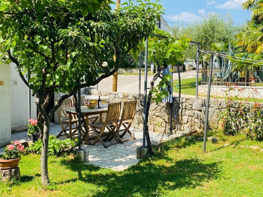 Apartmani Ana Borovac Фунтана Екстер'єр фото