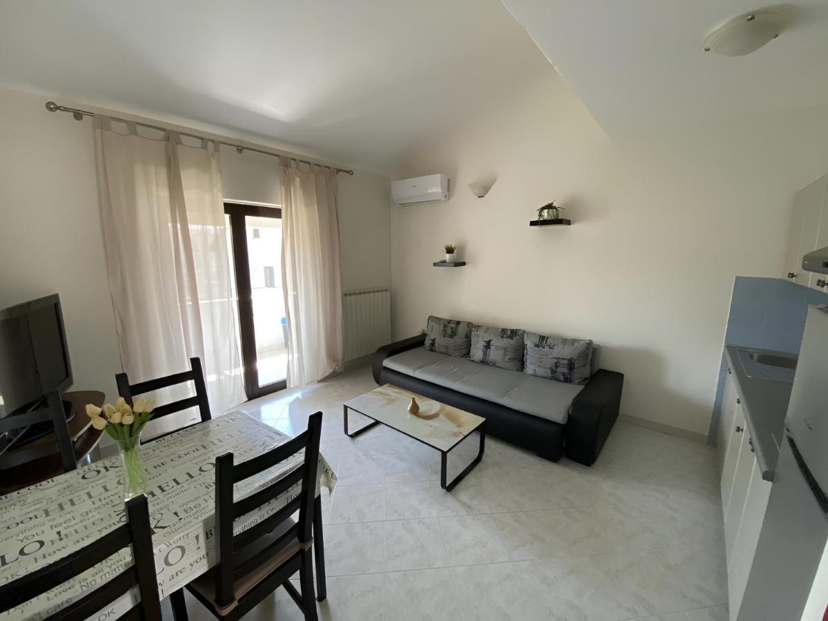 Apartmani Ana Borovac Фунтана Екстер'єр фото